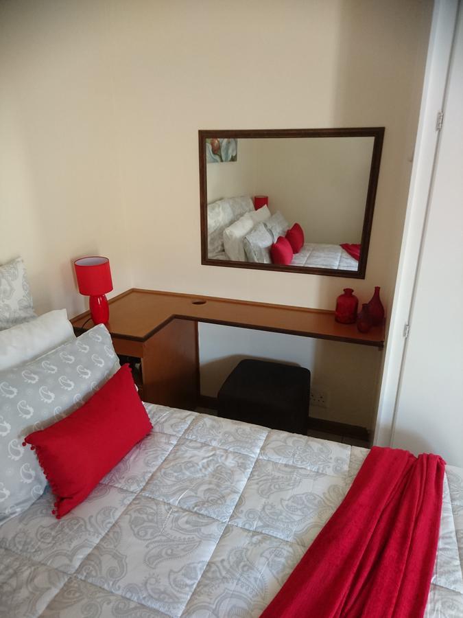 Chanelle Self Catering Bloemfontein Esterno foto